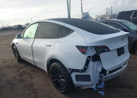 2023 Tesla Model Y Awd/Long Range Dual Motor All-Wheel Drive z USA, uszkodzony, nr VIN 7SAYGDEE3PA125693